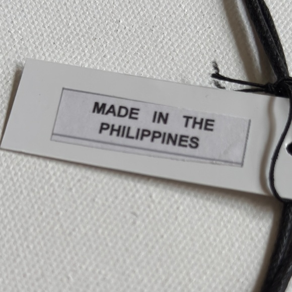 Decouture Elegant Red Patterned Pendant Necklace - Picture 4 of 9